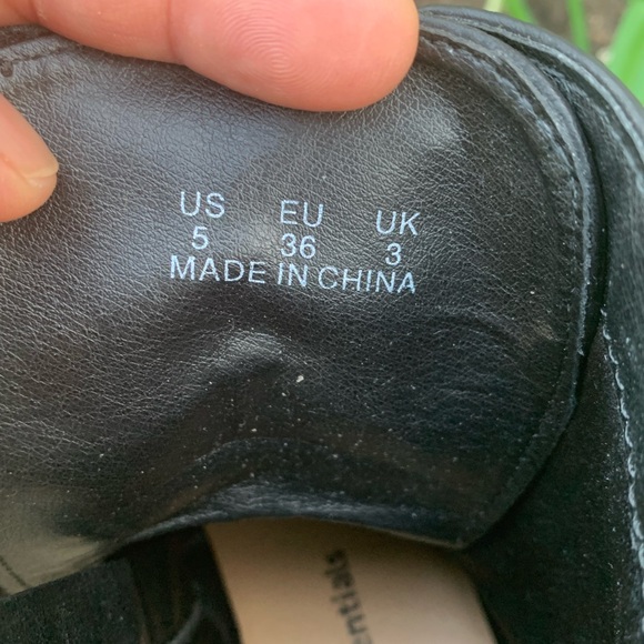 Black boots - Picture 4 of 7